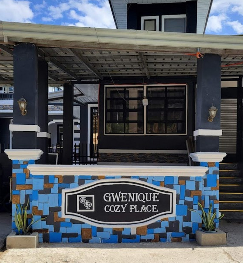 Gwenique Travellers Hotel